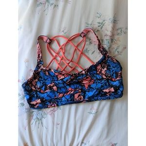 Lululemon free to be sports bra